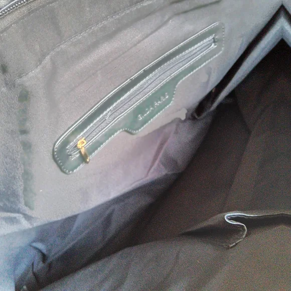 Gilda Paris Chic Black Quilted Tote with Gold Chain Accents - Picture 6 of 14